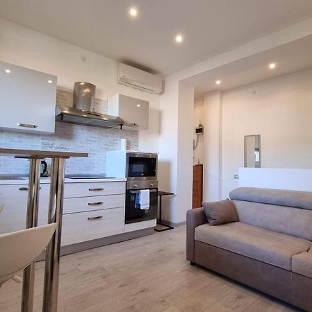 Апартаменты Crispi 85 - Air Conditioner - Teatro Rossetti Триест Экстерьер фото
